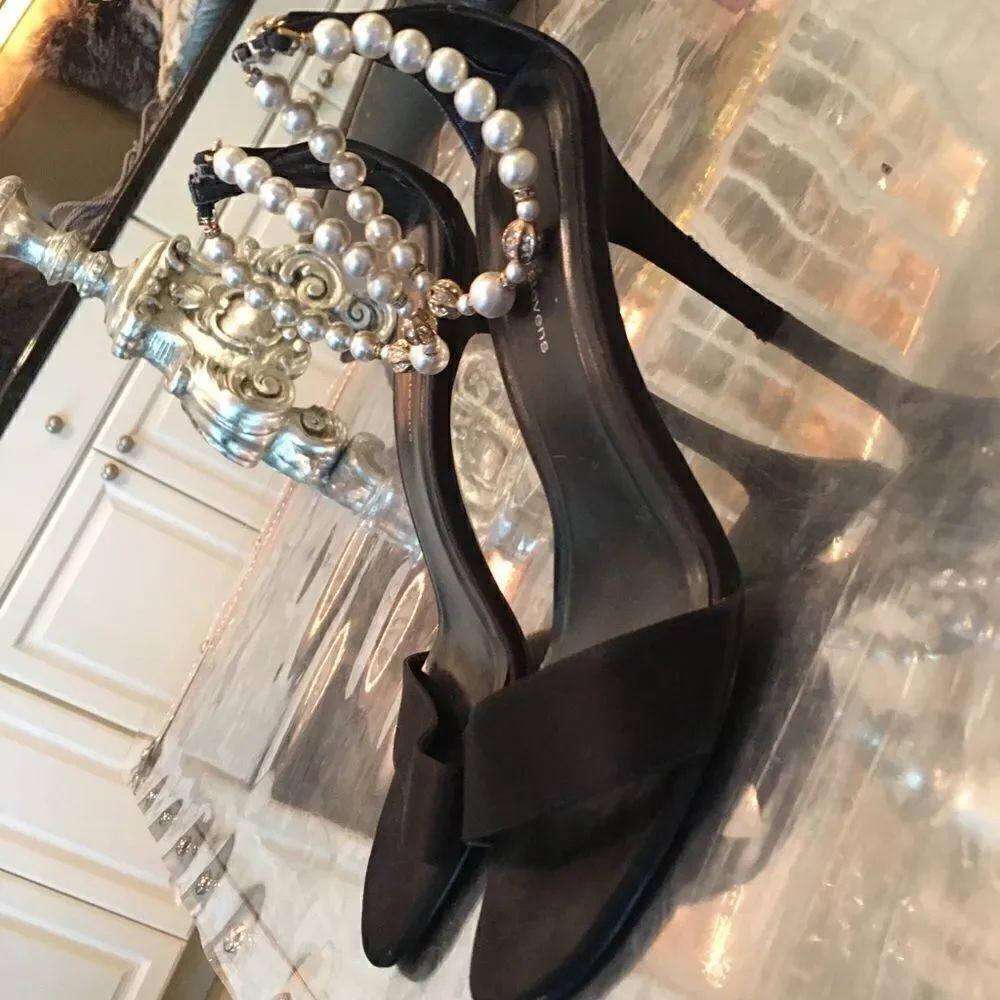 Valerie’s Pearl Cuff Heels! - Picture 6 of 8